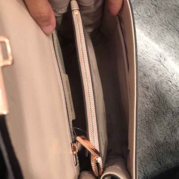 Michael kors Bag - Picture 6 of 8